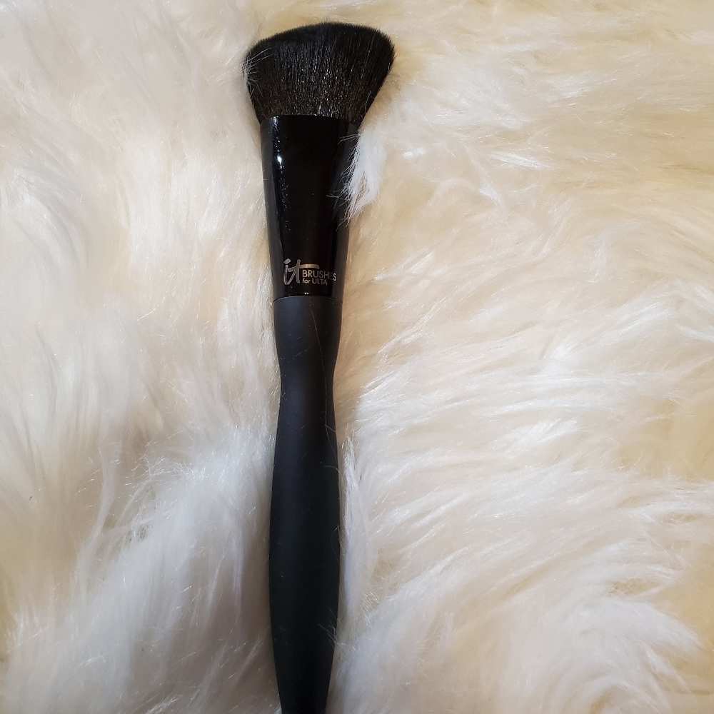 IT Cosmetics Brush 315
